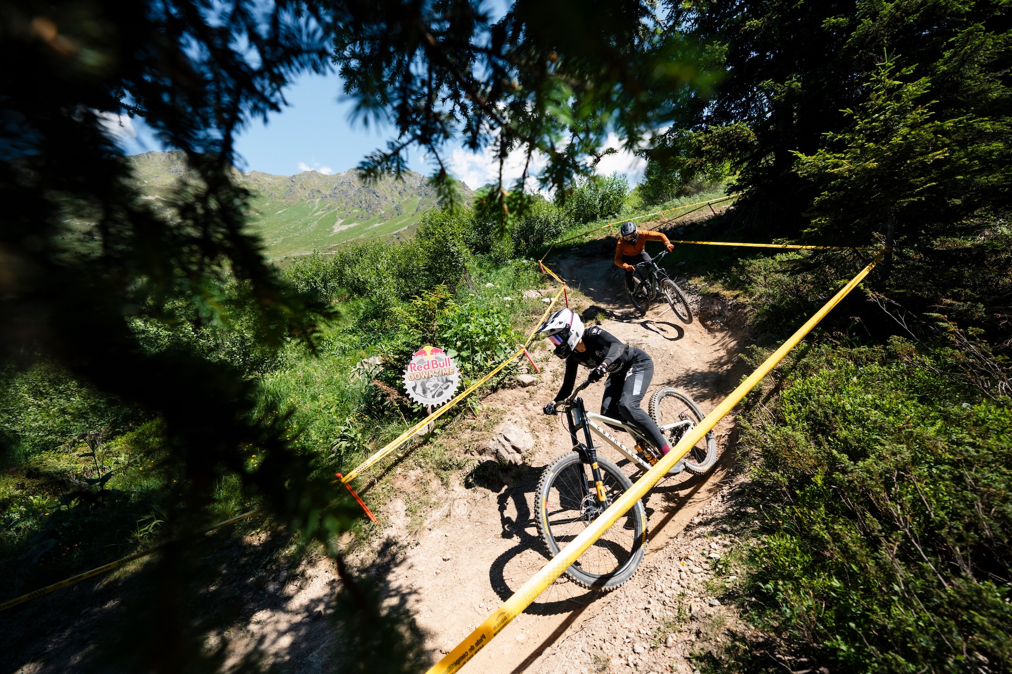Vélo de descente : Champéry propose une piste chronométrée et remplie d'adrénaline